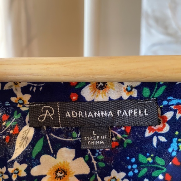 V Neck top - New without tag - Picture 2 of 5